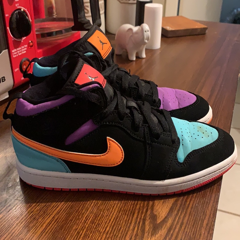 Colorful Nike - Picture 3 of 5